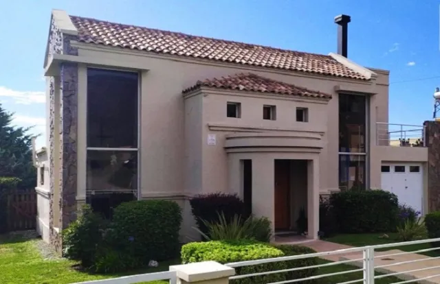Foto 1 de CASA 3 dormitorios 1 baño en VENTA en Barrio Caleta Córdova